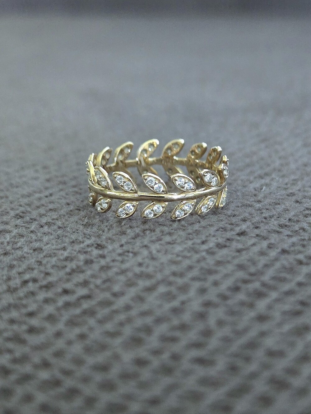 14K Gold💛 Repeating Leaf🍃 Ring💍 with Dainty Lab🧪 Created Diamonds💎